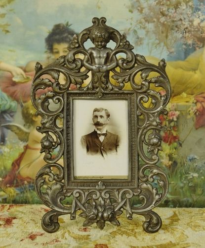 B1527 - Fantastic Antique French Spelter Picture / Photo Frame With Cherub Crest, 19th C