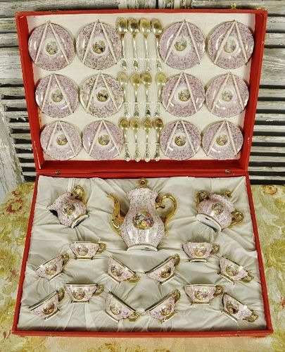 B1615 - Divine Antique German 12 Place Boxed Porcelain Coffee Set 18th Century Romantic Scene