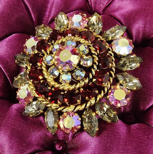B1626 - Fabulous Vintage French Claw Set Facetted Crystal Aurora Borealis Brooch, Pin