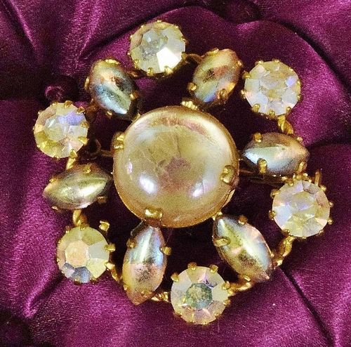 B1658 - Delightfully Pretty Vintage French Pink Facetted & Cabochon Stone Brooch, Pin