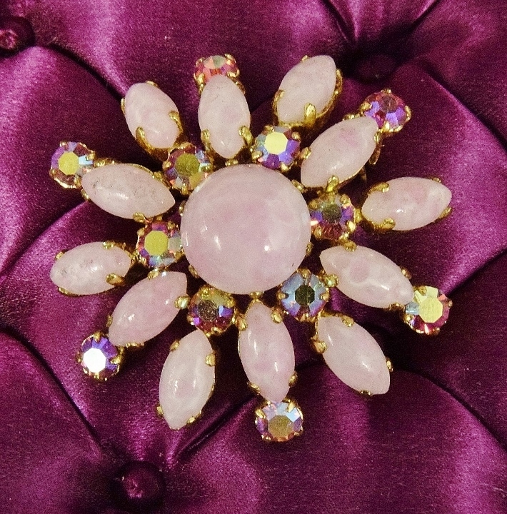 B1659 - Beautiful Vintage French Pink Cabochon & Facetted Aurora Borealis Stone Brooch